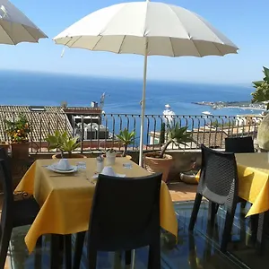 Couette-café Varo, Taormine